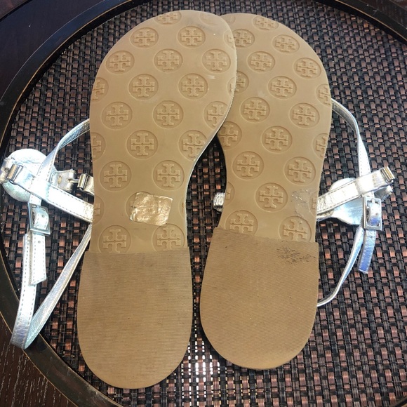 Tory Burch Silver Sandals Size 8.5 - Picture 4 of 8